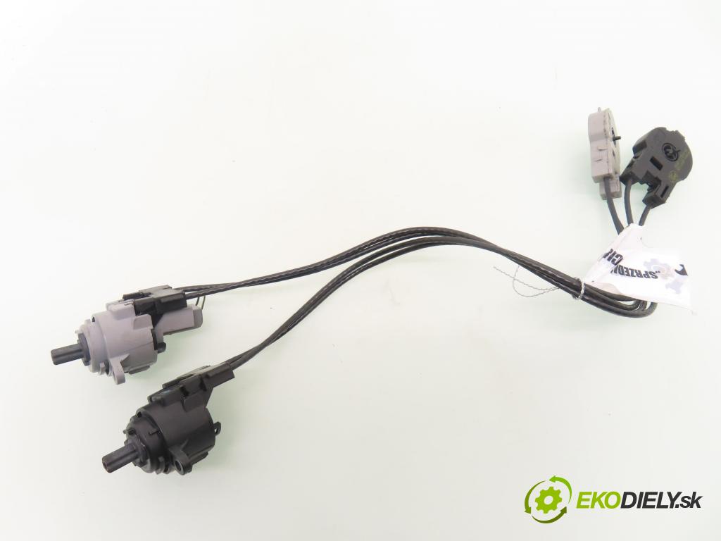 FORD FOCUS (DAW, DBW) HB 2000 74,00 1.6 16V 100 - FYDA 1596,00 lanko panel topení 98AB11504AE ; 98AB11503AE