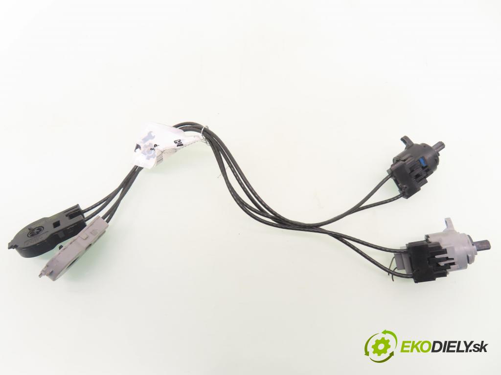 FORD FOCUS (DAW, DBW) HB 2000 74,00 1.6 16V 100 - FYDA 1596,00 lanko panel topení 98AB11504AE ; 98AB11503AE