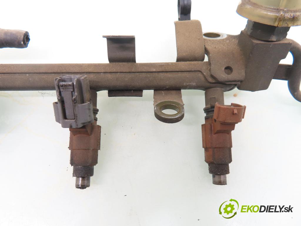 MAZDA PREMACY (CP) MINIVAN 1999 84,00 1.9 114 - FP 1840,00 lišta vstřikovací INP781 ; INP780 ; FP4713280 (Vstřikovací lišta)