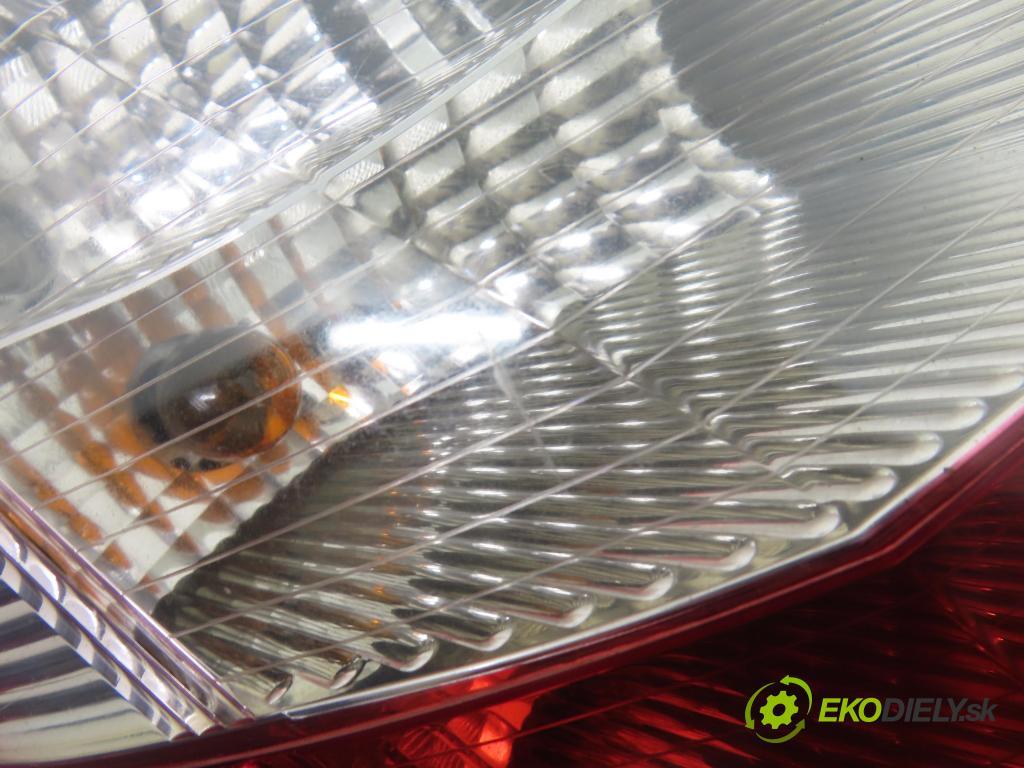 RENAULT SCENIC II (JM0/1_) MINIVAN 2004 83,00 1.6 (JM0C, JM0J, JM1B) - K4M 782 1598,00 světlo levé zadní 8200127704E ; 2SK00865901