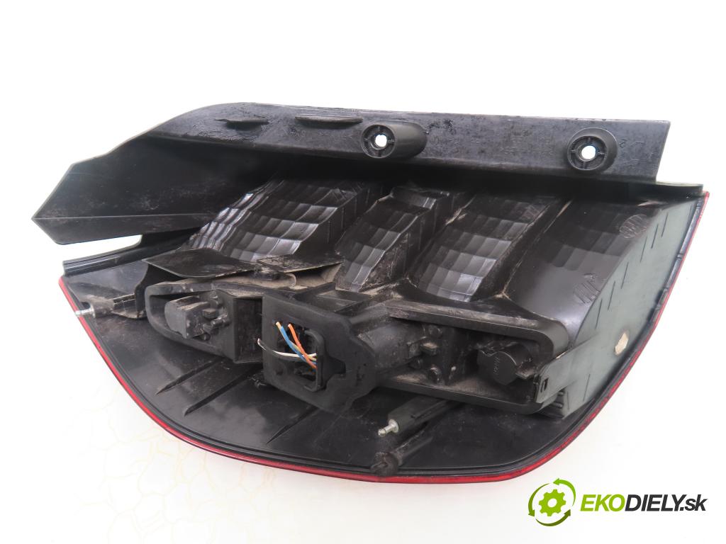 RENAULT SCENIC II (JM0/1_) MINIVAN 2004 83,00 1.6 (JM0C, JM0J, JM1B) - K4M 782 1598,00 světlo pravé zadní 8200127702E ; 2SK00865902