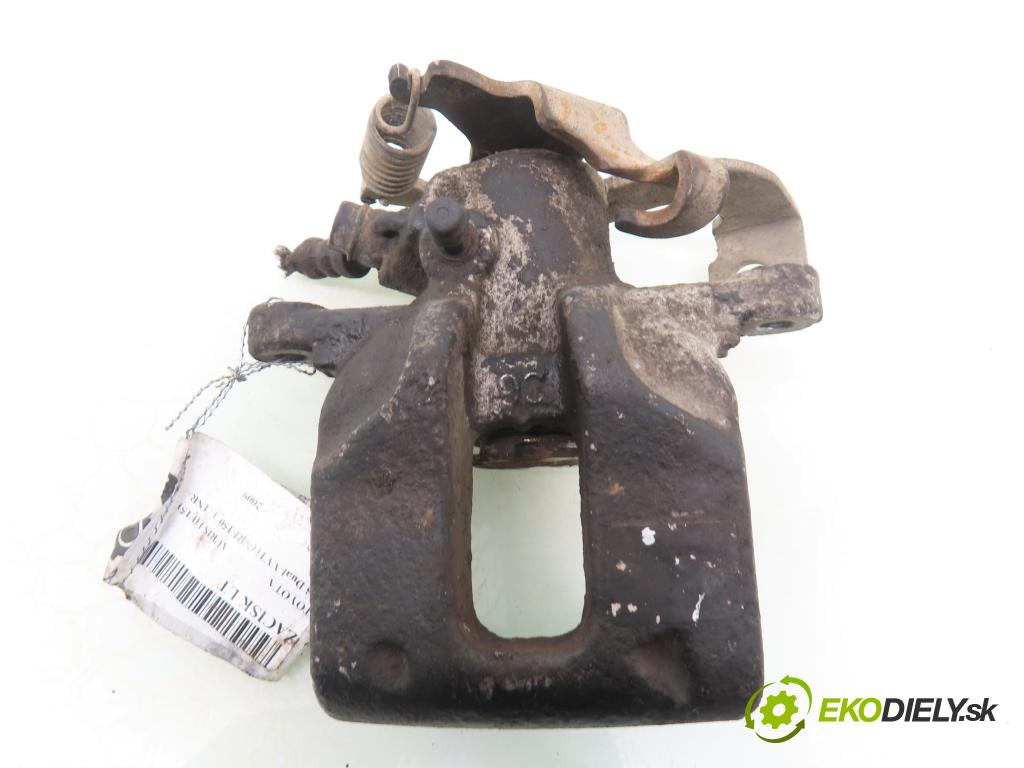 TOYOTA AURIS (_E15_) HB 2009 74,00 1.33 Dual-VVTi 101 - 1NR-FE 1329,00 brzdič třmen LT