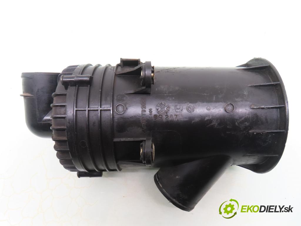 FIAT PUNTO (188_) HB 1999 59,00 1.9 JTD 80 - 188 A2.000 1910,00 obal filtra vzduchu 735274999 ; 735274998 ; 46552774 (Kryt vzduchového filtru)