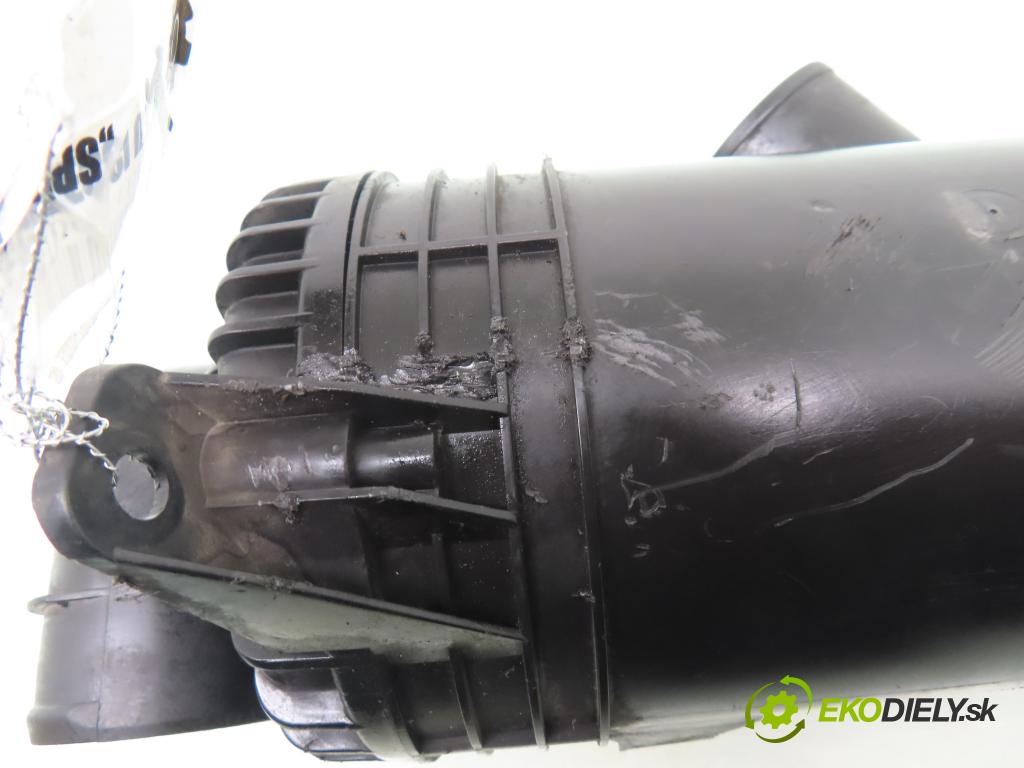 FIAT PUNTO (188_) HB 1999 59,00 1.9 JTD 80 - 188 A2.000 1910,00 obal filtra vzduchu 735274999 ; 735274998 ; 46552774 (Kryt vzduchového filtru)