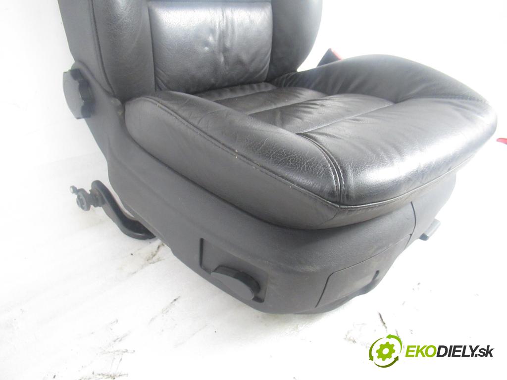 AUDI A6 Avant (4B5, C5) KOMBI 2004 120,00 2.5 TDI V6 163 - BDG 2496,00 Sedadlo CESTUJÚCI/PP