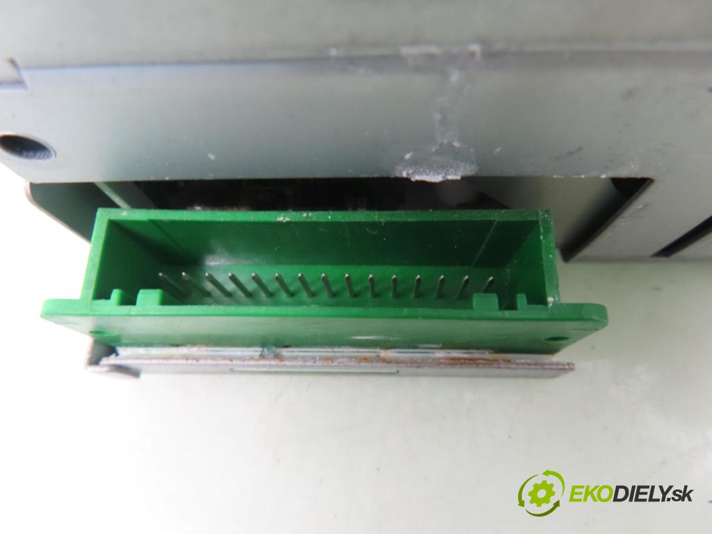 RENAULT SCENIC II (JM0/1_) MINIVAN 2003 83,00 1.6 (JM0C, JM0J, JM1B) - K4M 782 1598,00 RADIO 8200300863A