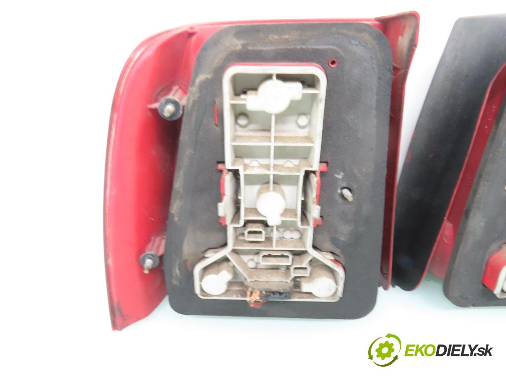 VW PASSAT B5 (3B2) SEDAN 1999 74,00 1.6 - AHL 1595,00 svetla 3B5945096F