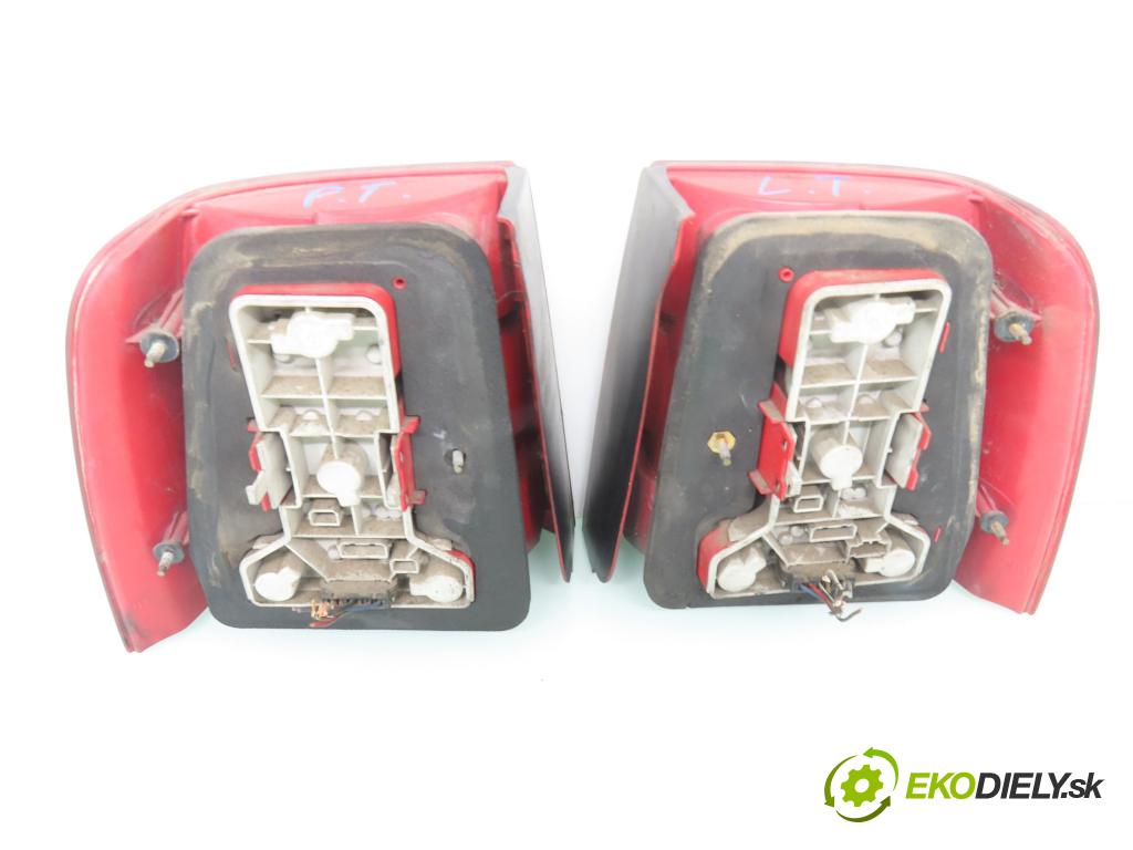 VW PASSAT B5 (3B2) SEDAN 1999 74,00 1.6 - AHL 1595,00 svetla 3B5945096F