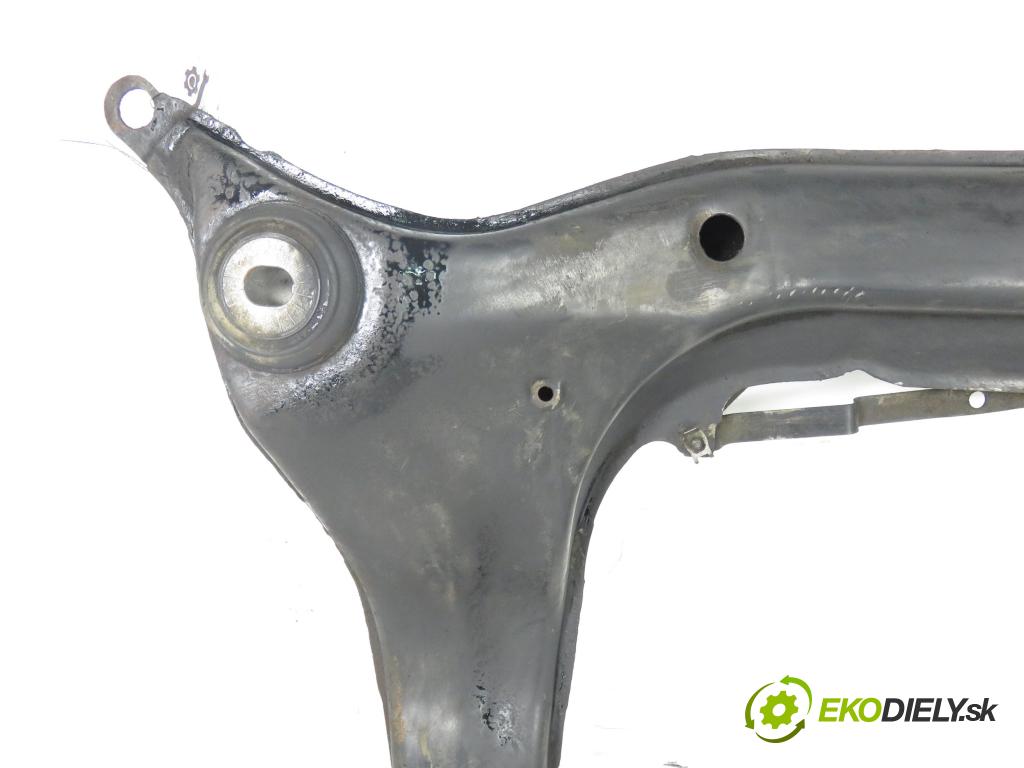 VW PASSAT B5 (3B2) SEDAN 2000 81,00 1.9 TDI - AVG 1896,00 PŘEDNÍ: