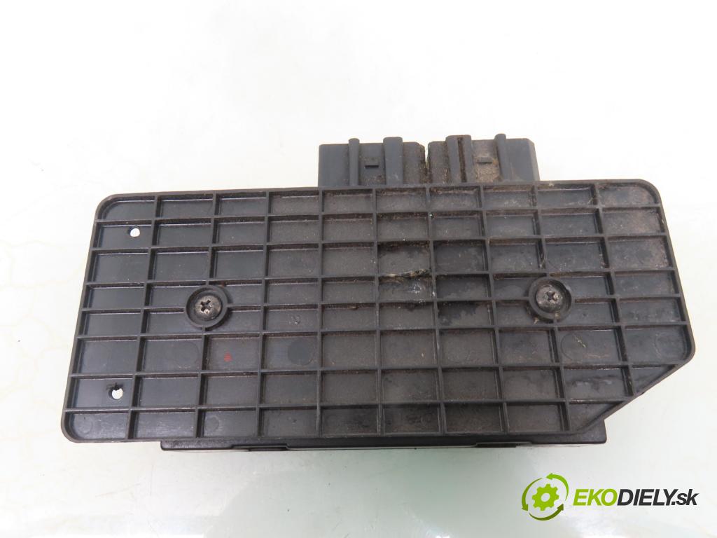 VW PASSAT B5 Variant (3B5) KOMBI 1998 81,00 1.9 TDI 110 - AFN 1896,00 MODUL komfortu 1J0959799R