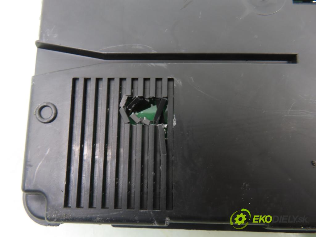 RENAULT SCENIC II (JM0/1_) MINIVAN 2003 83,00 1.6 (JM0C, JM0J, JM1B) - K4M 782 1598,00 MODUL BSI 8200306032A ; S118399200D