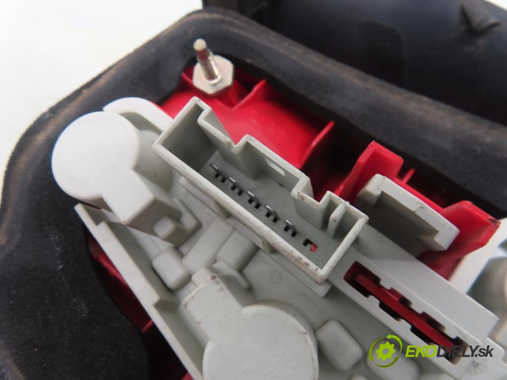 BMW 3 (E90) SEDAN 2005 95,00 318 i 129 - N46 B20 B 1995,00 světlo pravé zadní 6937458