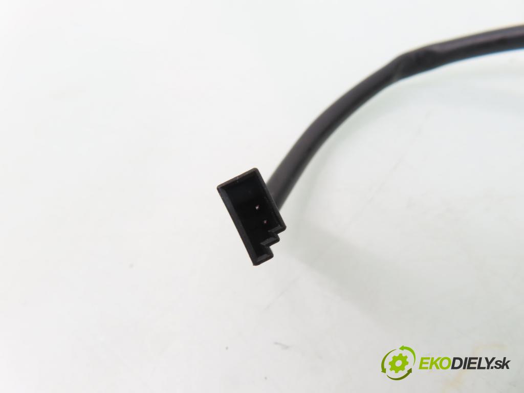 BMW 3 (E46) SEDAN 2003 85,00 316 i - N46 B18 A 1796,00 zadní část - čelo dveří kufr 0461700