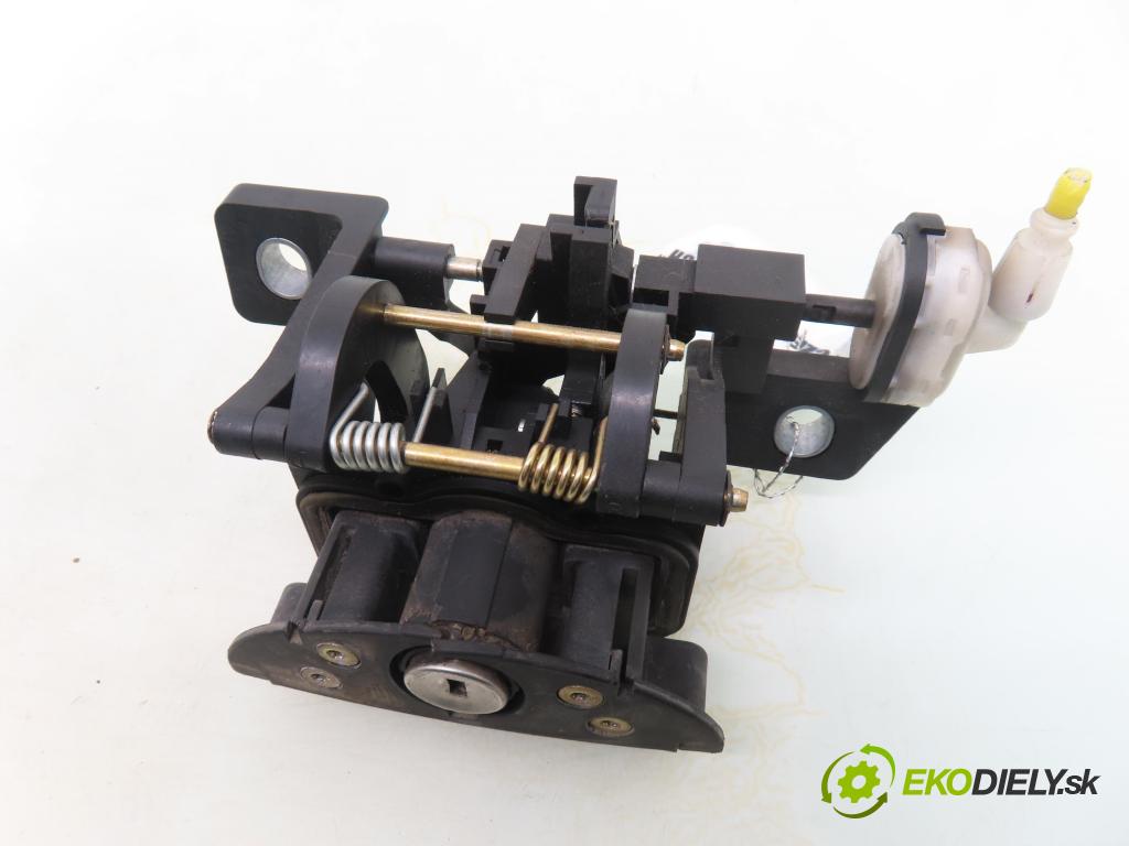 MERCEDES-BENZ KLASA A (W168) HB 2003 55,00 A 160 CDI 75 - OM 668.940 1689,00 klika dveří kufr A1687400193