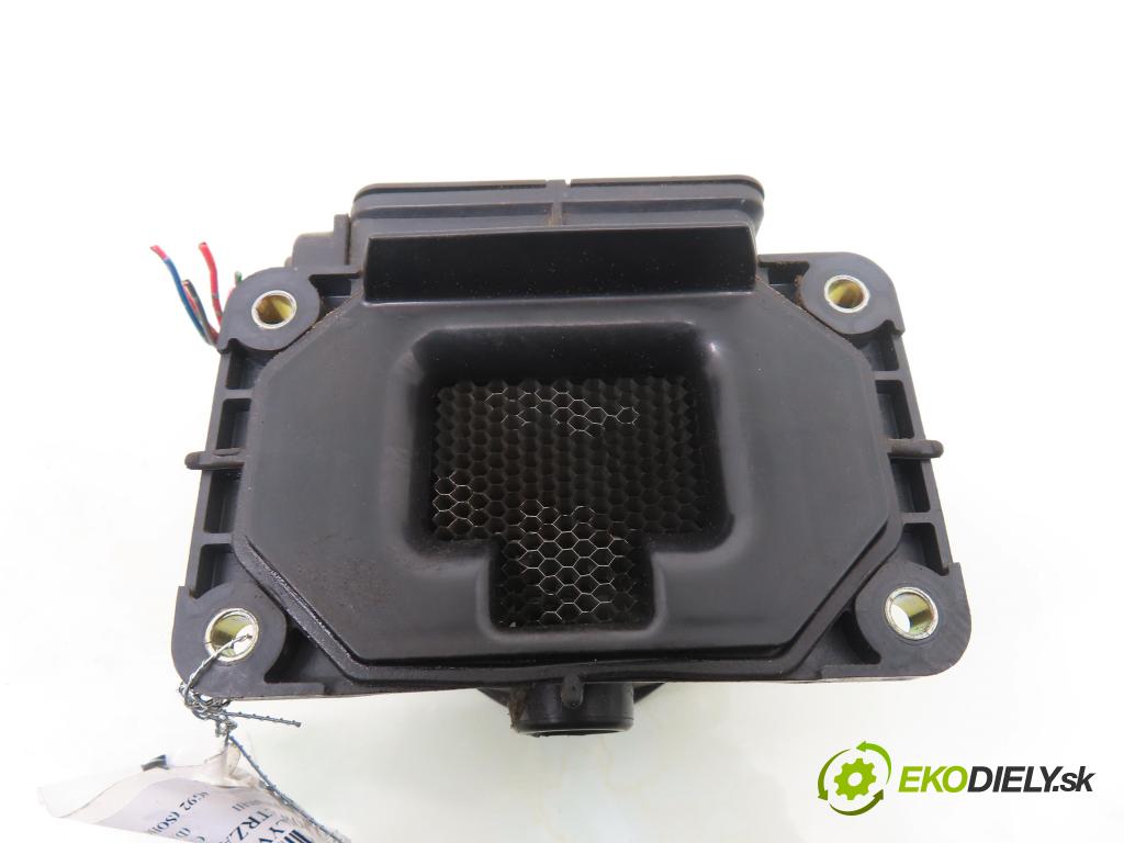 MITSUBISHI CARISMA (DA_) SEDAN 1997 66,00 1.6 (DA1A) - 4G92 (SOHC 16V) 1597,00 váha vzduchu vzduchu E5T08371