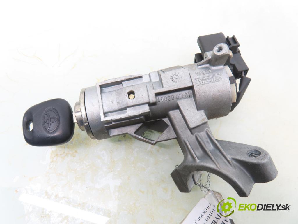 TOYOTA YARIS (_P1_) HB 2002 50,00 1.0 VVT- i 68 - 1SZ-FE 998,00 spínačka / VLOŽKY 450200D01