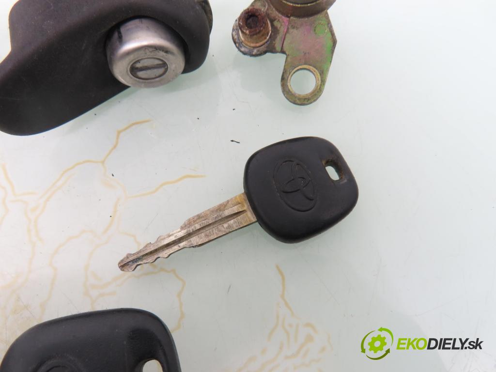 TOYOTA YARIS (_P1_) HB 2002 50,00 1.0 VVT- i 68 - 1SZ-FE 998,00 spínačka / VLOŽKY 450200D01