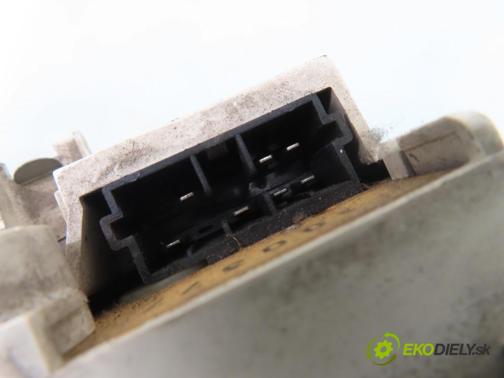 RENAULT MASTER II Skrzynia (FD) FURGON 1998 63,00 2.8 D - S8W 700 2799,00 Panel topení 133761F