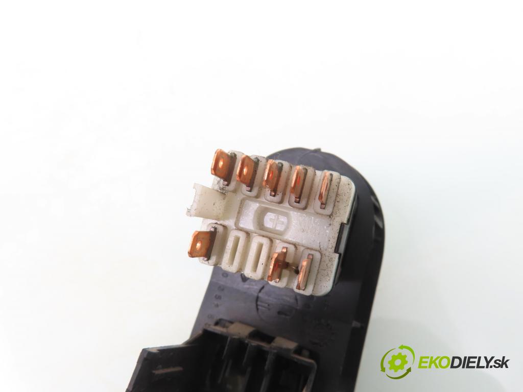 RENAULT MASTER II Skrzynia (FD) FURGON 1998 63,00 2.8 D - S8W 700 2799,00 přepínač nouzových 7700351972A