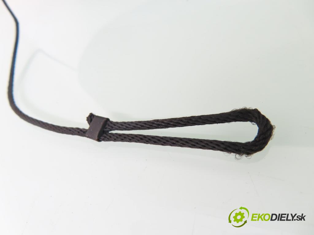 TOYOTA YARIS (_P1_) HB 2001 50,00 1.0 VVT- i 68 - 1SZ-FE 998,00 POLKA: kufr