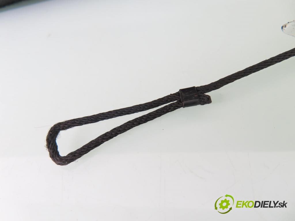 TOYOTA YARIS (_P1_) HB 2001 50,00 1.0 VVT- i 68 - 1SZ-FE 998,00 POLKA: kufr