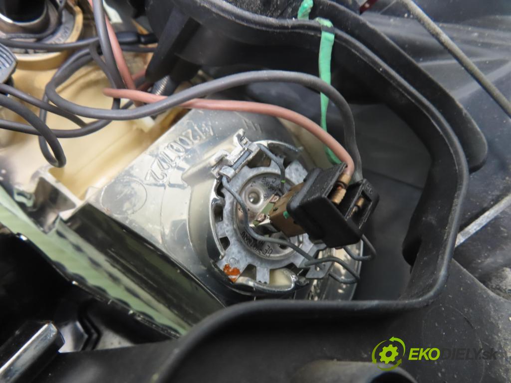 CITROEN C3 I (FC_) HB 2003 54,00 1.4 i - KFV (TU3JP) 1360,00 světlo PP 9647214180