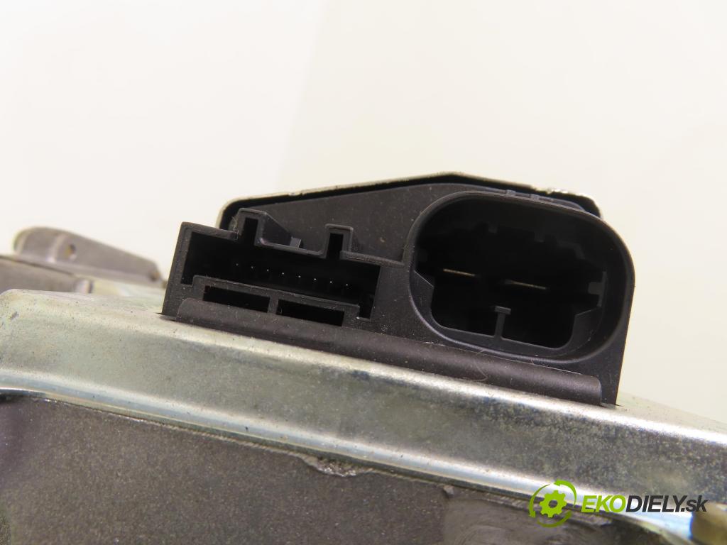 RENAULT MEGANE II sedan (LM0/1_) SEDAN 2006 82,00 1.6 - K4M 812 1598,00 SLOUPEC / PODPORA elektrický 8200445347A ; 50300803