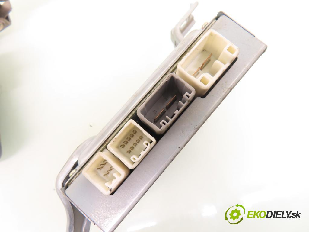 TOYOTA YARIS (_P1_) HB 2002 50,00 1.0 VVT- i 68 - 1SZ-FE 998,00 SLOUPEC / PODPORA elektrický 6900000264 ; 452000D030 ; 896500D010