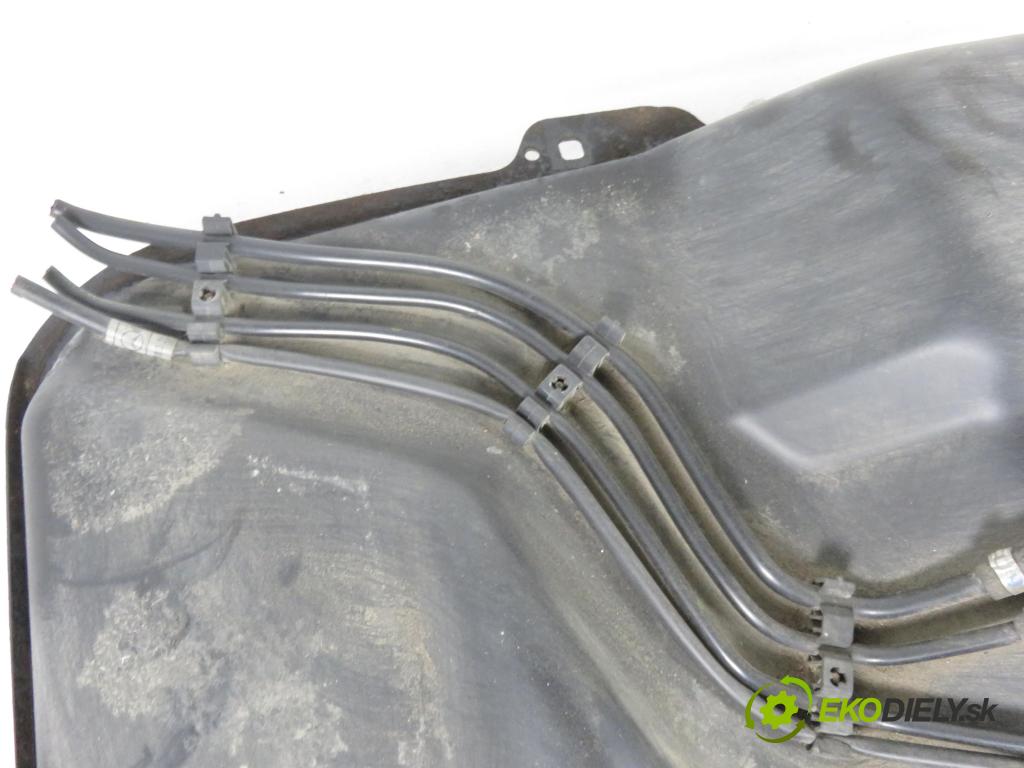 MERCEDES-BENZ KLASA A (W168) HB 2001 60,00 1.4 A 140 82 - M 166.940 1397,00 nádržka paliva benzín A1684706001 ; A1684703594