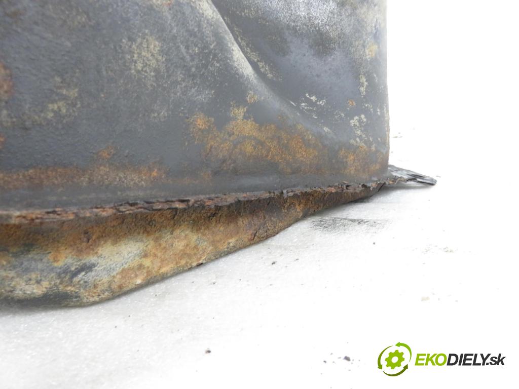 TOYOTA YARIS VERSO (_P2_) MINIVAN 2003 62,00 1.3 84 - 2NZ-FE 1299,00 Nádržka paliva benzín