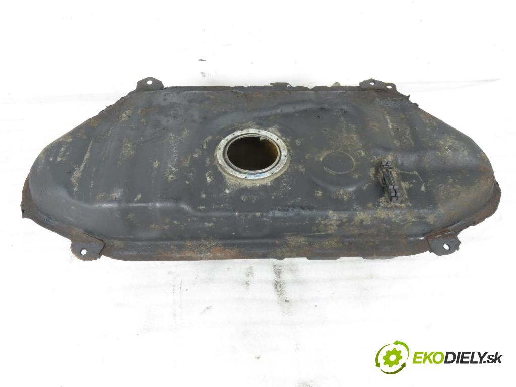 TOYOTA YARIS VERSO (_P2_) MINIVAN 2003 62,00 1.3 84 - 2NZ-FE 1299,00 Nádržka paliva benzín