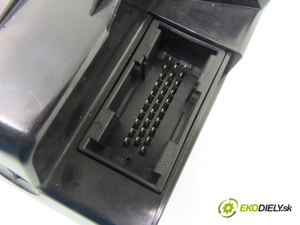 MERCEDES-BENZ KLASA E (W210) SEDAN 2001 105,00 2.2 CDI 143 - OM 611.961 2148,00 Panel topení KLIMATRONIK 2108303285