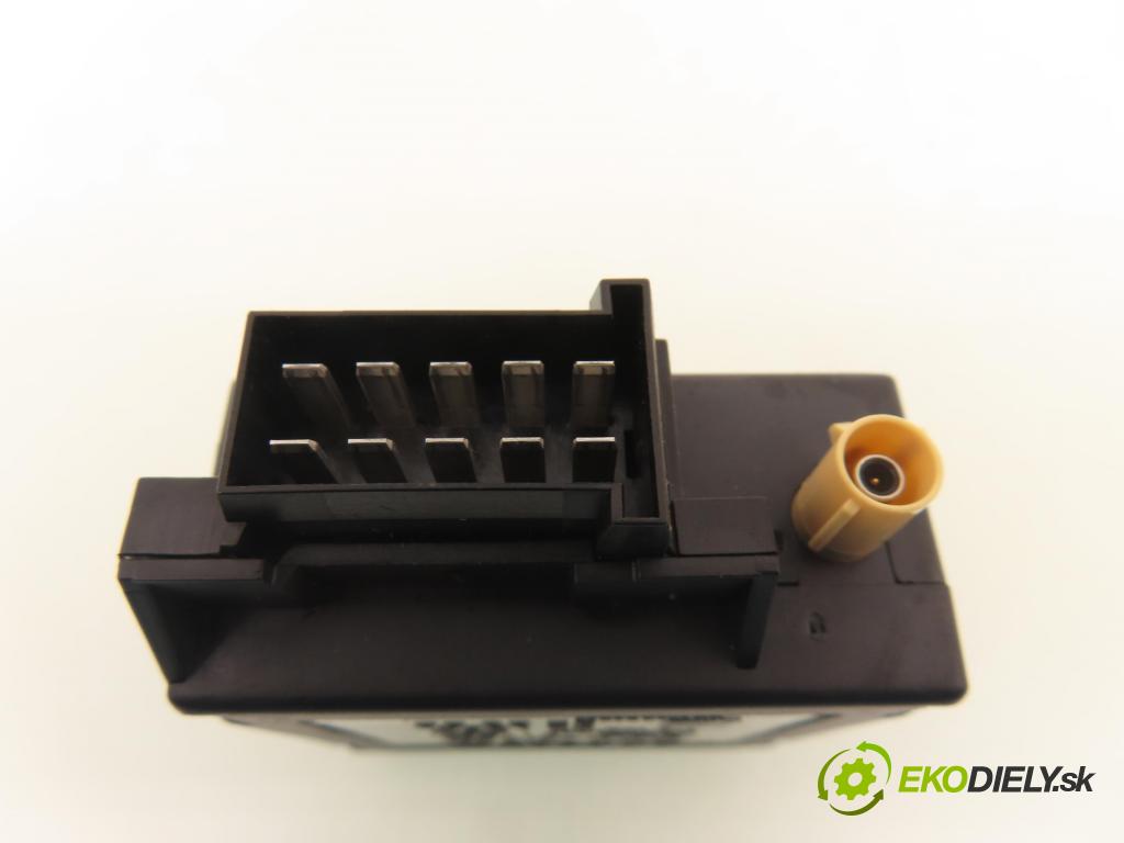 MERCEDES-BENZ KLASA E (W210) SEDAN 2001 105,00 2.2 CDI 143 - OM 611.961 2148,00 řídící jednotka Webasto 811541 ; 022130 ; 221000