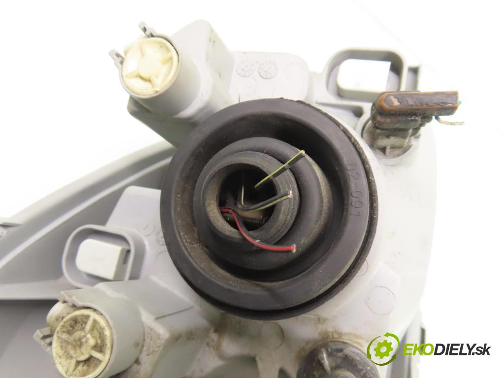 TOYOTA YARIS (_P1_) HB 2001 50,00 1.0 VVT- i 68 - 1SZ-FE 998,00 světlo LP 21211F7L