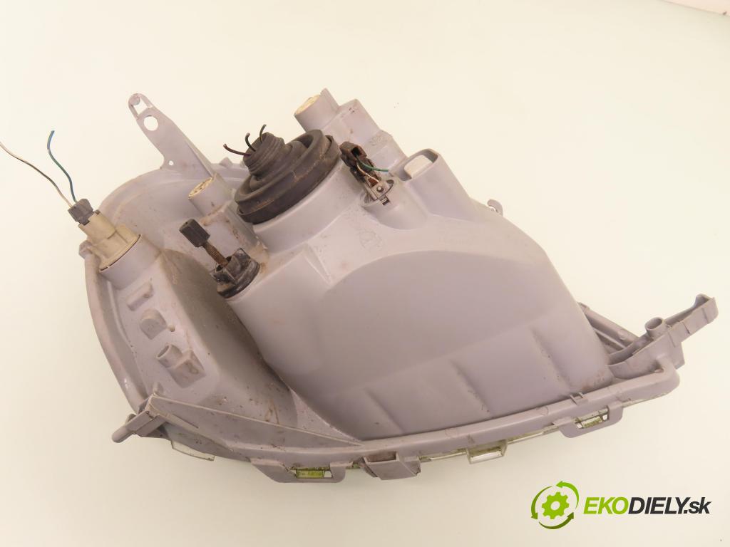 TOYOTA YARIS (_P1_) HB 2001 50,00 1.0 VVT- i 68 - 1SZ-FE 998,00 světlo LP 21211F7L