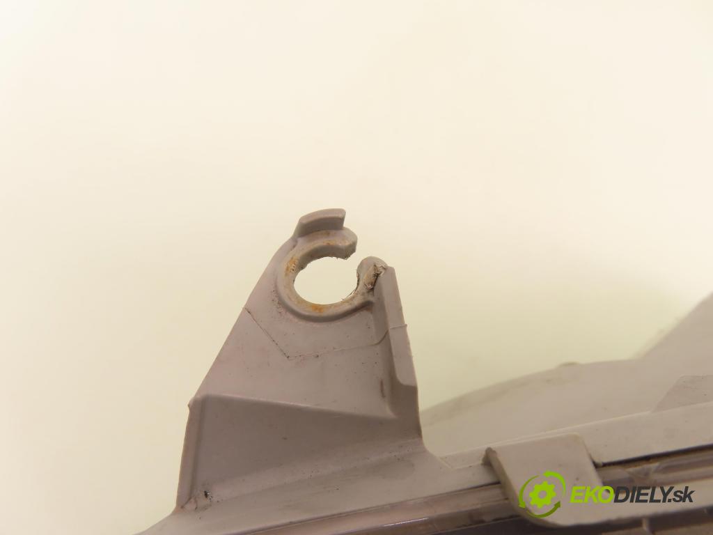 TOYOTA YARIS (_P1_) HB 2001 50,00 1.0 VVT- i 68 - 1SZ-FE 998,00 světlo LP 21211F7L