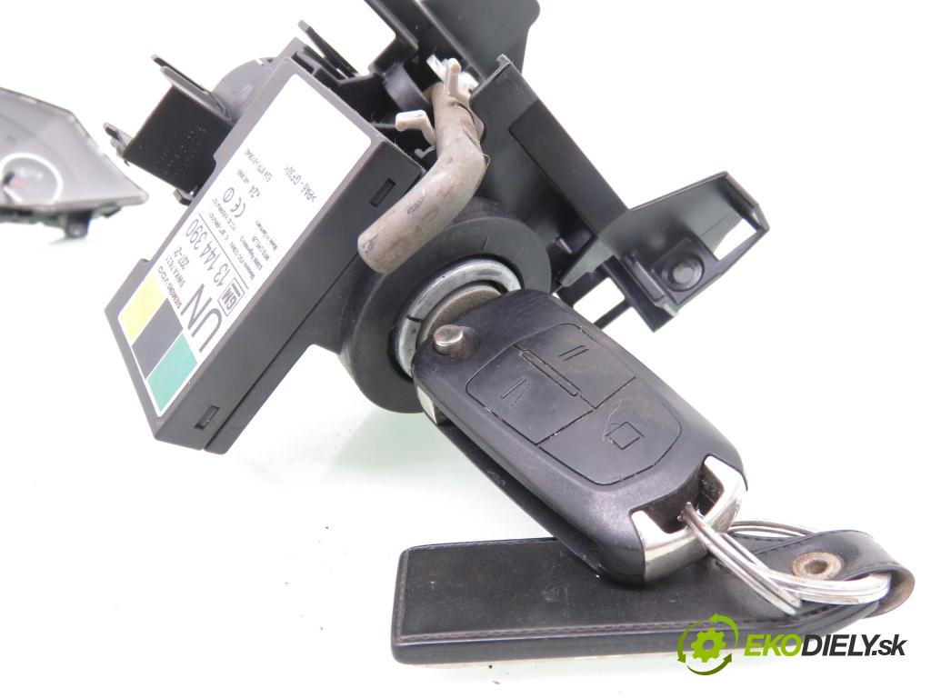 OPEL MERIVA A nadwozie wielkoprzestrzenne (MPV) (X03) MINIVAN 2007 77,00 1.6 16V 105 - Z 16 XEP 1598,00 spínačka / imobilizéra IMMO / řídící jednotka 12249823 ; 13247085 ; 13144390