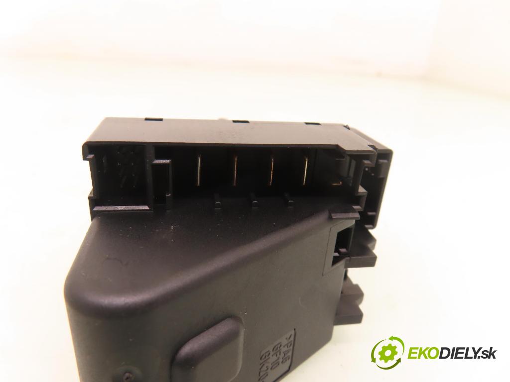 MERCEDES-BENZ KLASA E (W210) SEDAN 2001 105,00 2.2 CDI 143 - OM 611.961 2148,00 spinačka A2105450208 (Spínacia skrinka)