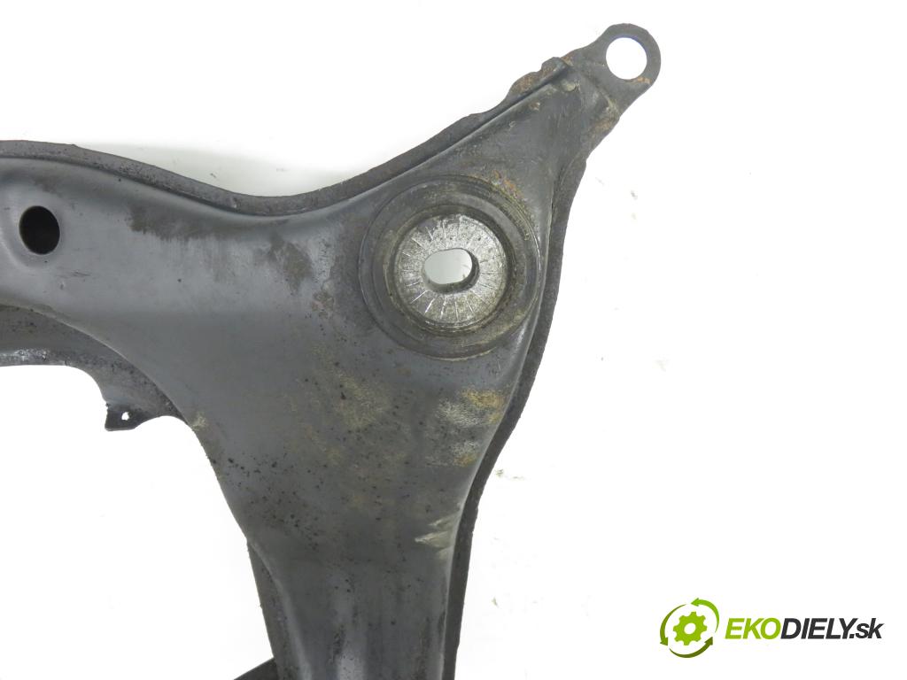 VW PASSAT B5 (3B2) SEDAN 1999 74,00 1.6 - AHL 1595,00 PŘEDNÍ: