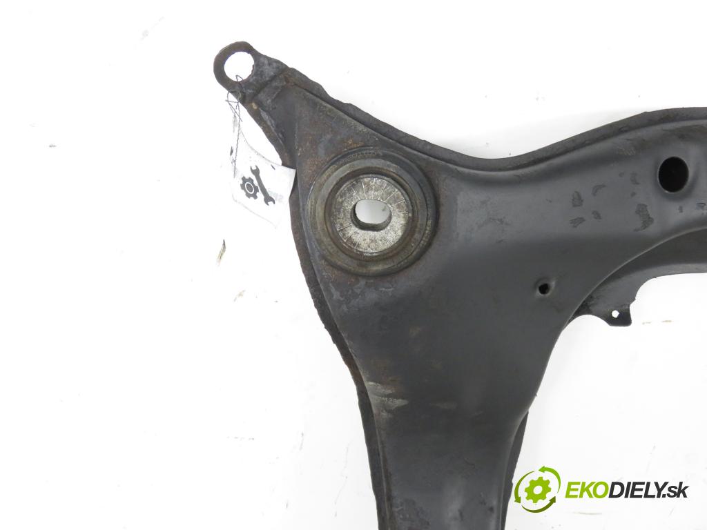 VW PASSAT B5 (3B2) SEDAN 1999 74,00 1.6 - AHL 1595,00 PŘEDNÍ: