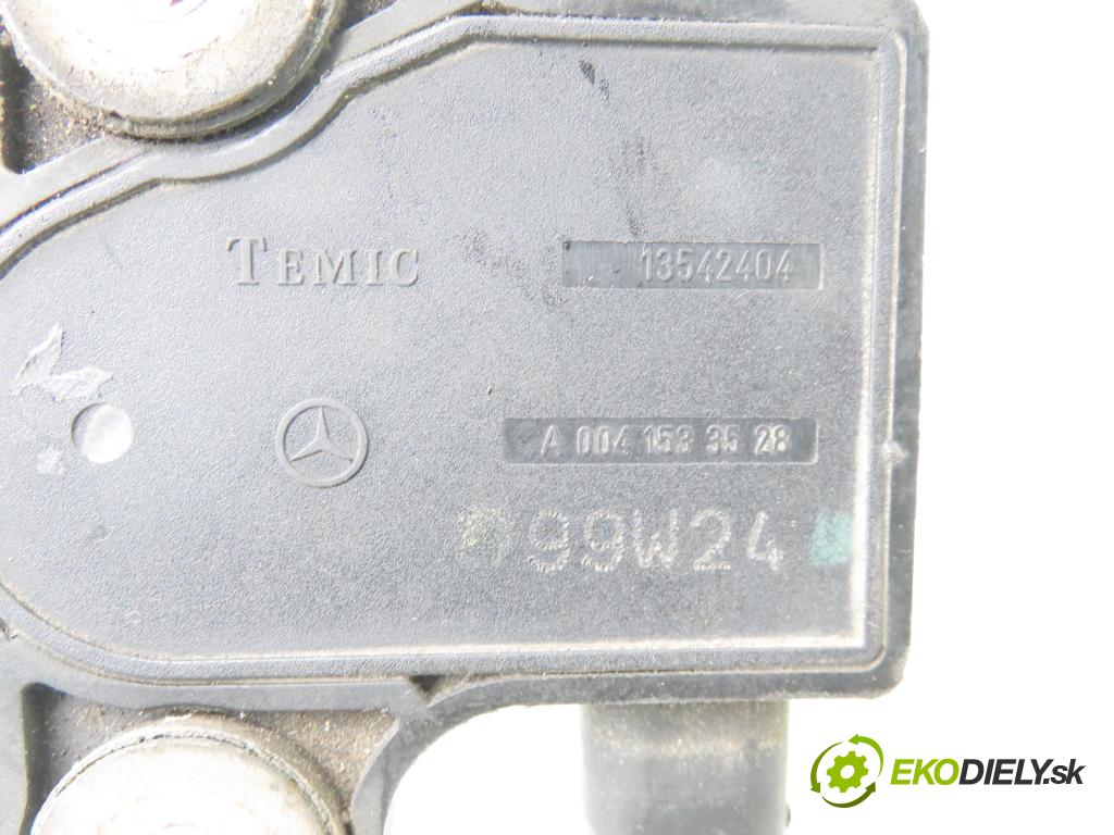 MERCEDES-BENZ KLASA A (W168) HB 1999 75,00 1.6 102 A 160  M 166.960 1598,00 Snímač oleja A0041533528 ; 13542404