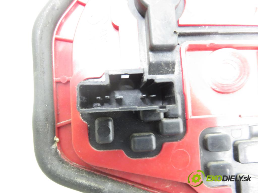 PEUGEOT 206 liftback (2A/C) HB 1999 55,00 1.4 i 75 -  KFX 1361,00 vložka svetla pravy zadné 