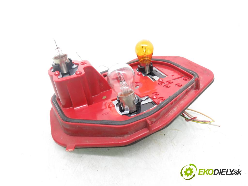 PEUGEOT 206 liftback (2A/C) HB 1999 55,00 1.4 i 75 -  KFX 1361,00 PŘÍSPĚVEK svetla pravý ZADNÍ: