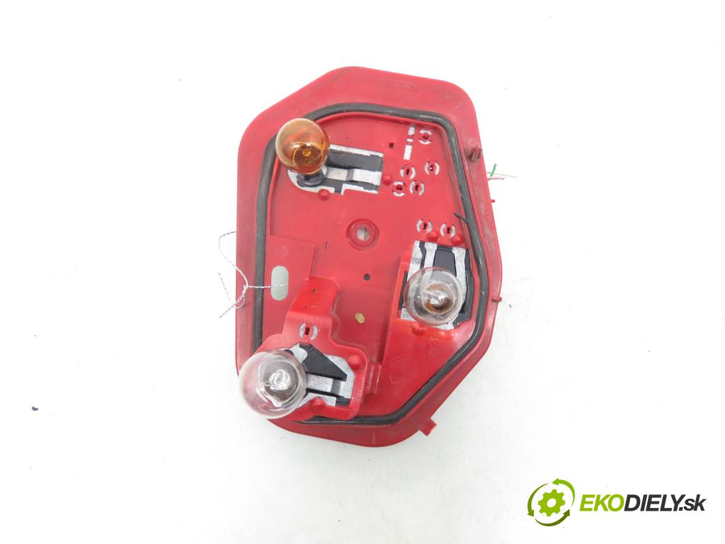 PEUGEOT 206 liftback (2A/C) HB 1999 55,00 1.4 i 75 -  KFX 1361,00 PŘÍSPĚVEK svetla pravý ZADNÍ: