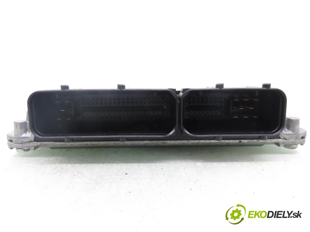 VW PASSAT B5 (3B2) SEDAN 1999 74,00 1.6 - AHL 1595,00 Riadiaca jednotka Motor 3B0906018 ; 5WP4331105