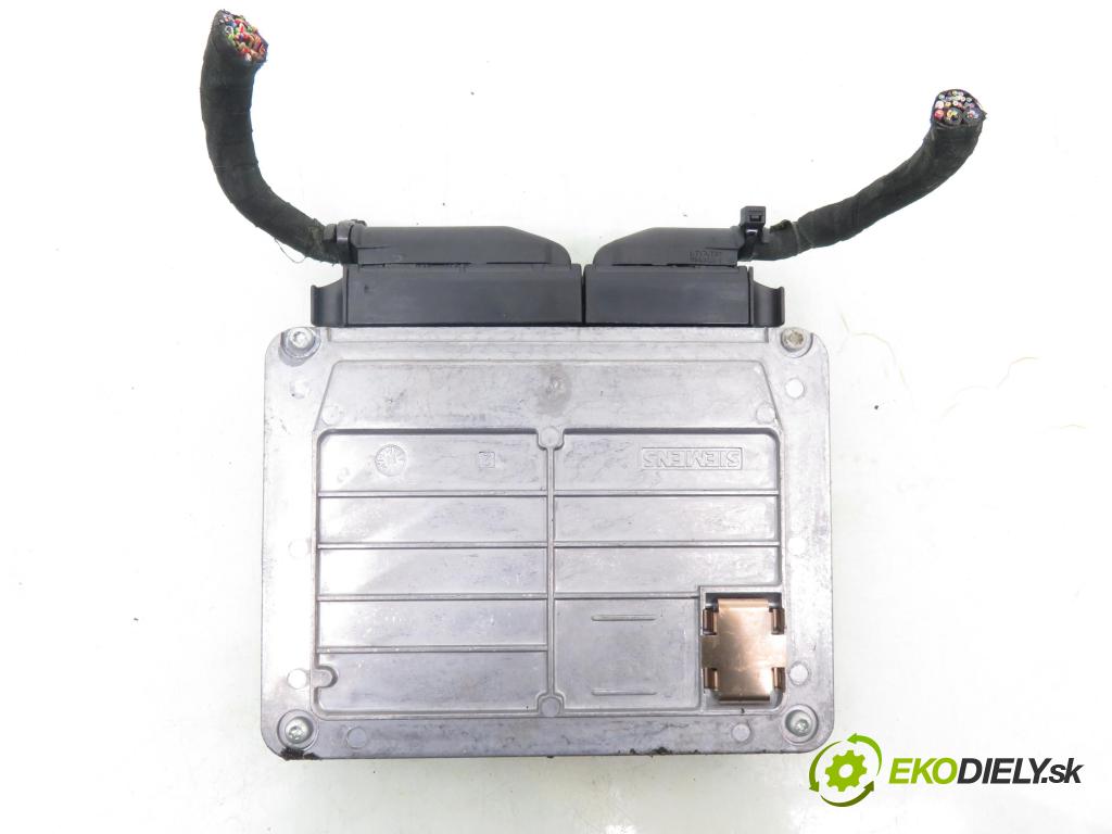 VW PASSAT B5 (3B2) SEDAN 1999 74,00 1.6 - AHL 1595,00 Riadiaca jednotka Motor 3B0906018 ; 5WP4331105