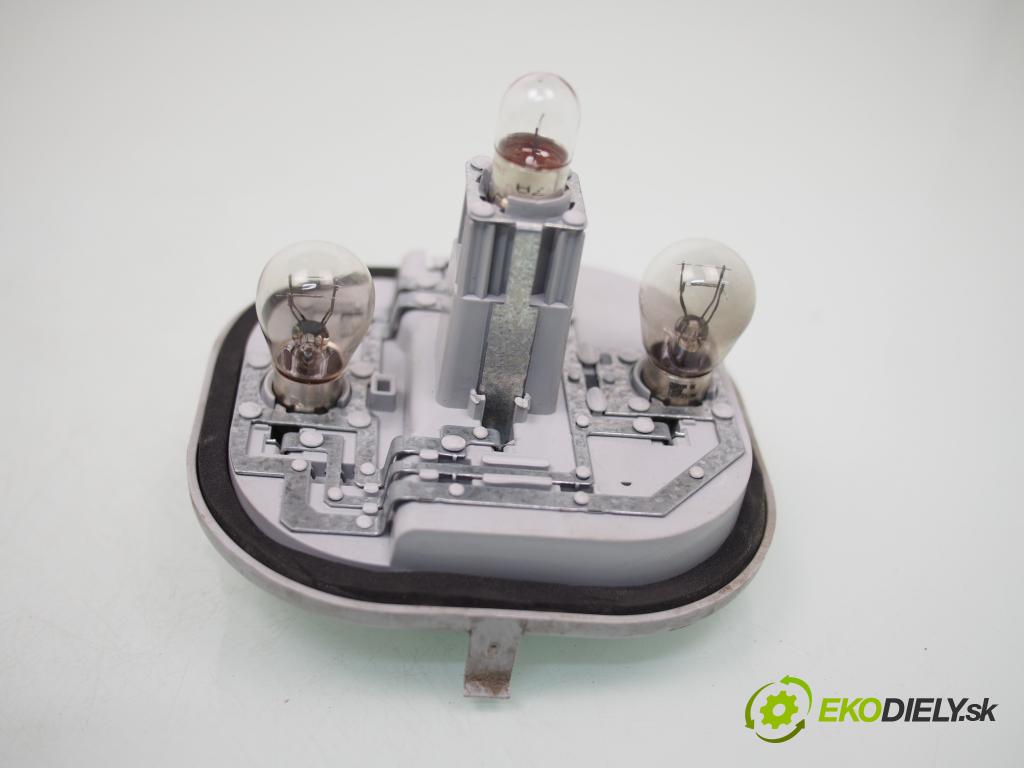 FIAT BRAVO II (198_) HB 2008 88,00 1.9 D Multijet - 192 A8.000 1910,00 vložka svetla ľavy zadné 27272501