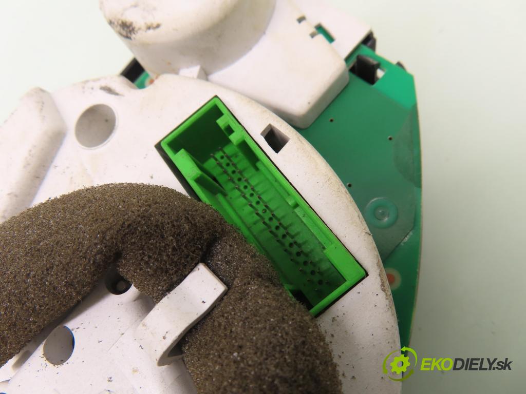 AUDI A6 Avant (4B5, C5) KOMBI 2000 142,00 2.8 - AMX 2771,00 prístrojovka elektrický 4B0920900R