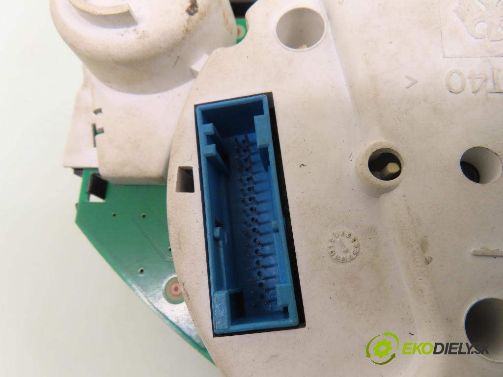 AUDI A6 Avant (4B5, C5) KOMBI 2000 142,00 2.8 - AMX 2771,00 prístrojovka elektrický 4B0920900R