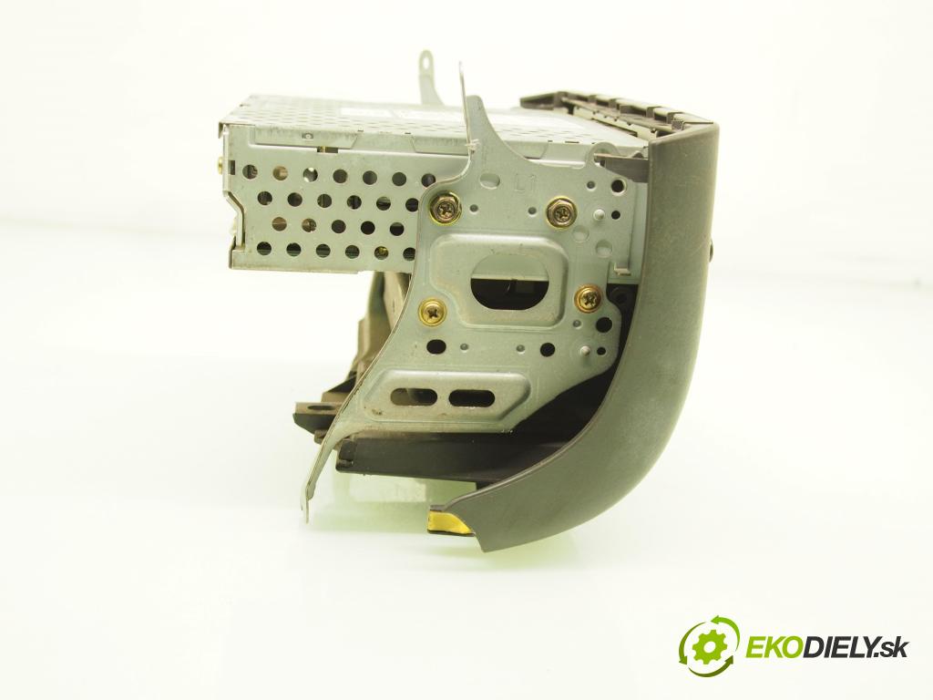 TOYOTA YARIS (_P1_) HB 2002 50,00 1.0 VVT- i 68 - 1SZ-FE 998,00 RADIO Modul 8612052021